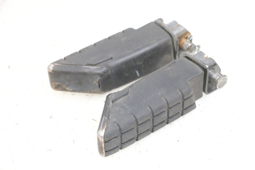 photo de PAIR REAR FOOTRESTS MBK FLIPPER 115 (2013 - 2017) - Zoom on usage condition