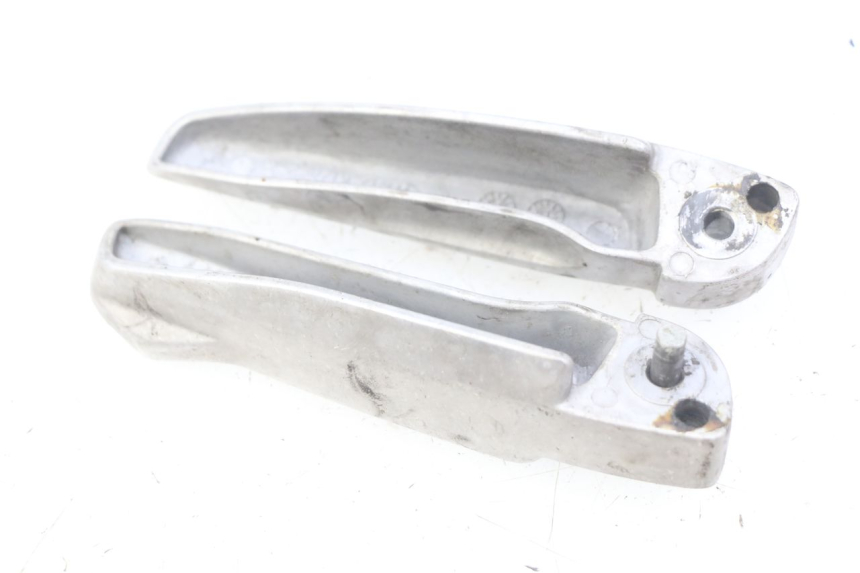 photo de PAIR OF REAR FOOTRESTS HONDA FORZA 125 (2015 - 2016) - Zoom on usage condition