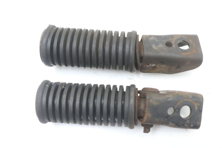 photo de PAIR REAR FOOTRESTS SUZUKI GN 125 (1997 - 2000) - Alternative perspective
