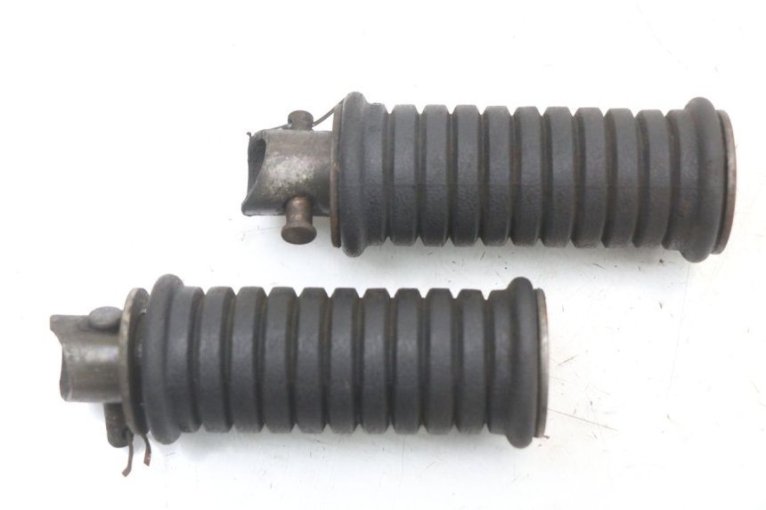 photo de PAIR REAR FOOTRESTS SUZUKI GSX E 250 (1982 - 1983) - Zoom on usage condition