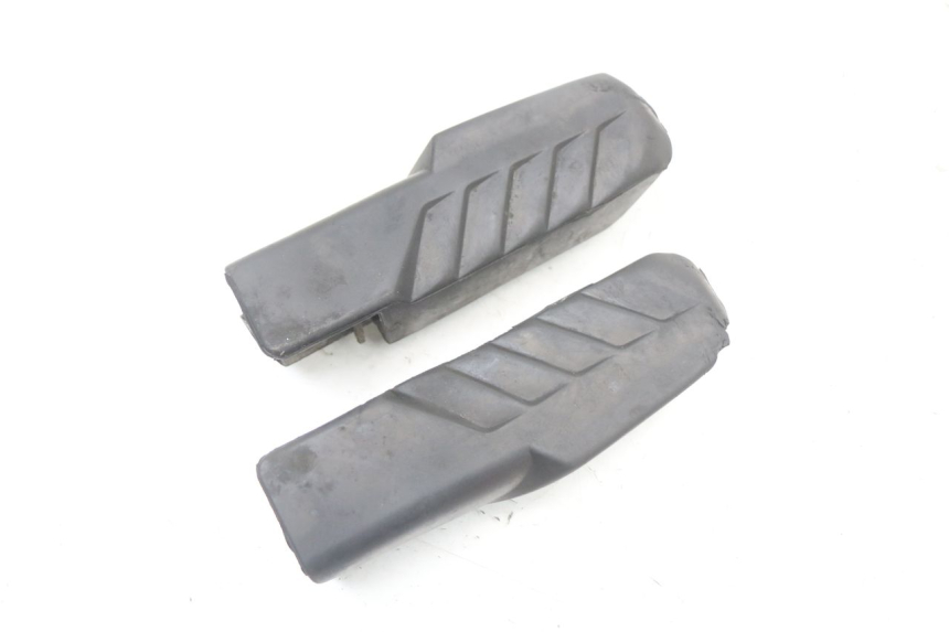 photo de PAIR REAR FOOTRESTS HONDA FES S-WING SWING 125 (2007 - 2015) - Zoom on usage condition