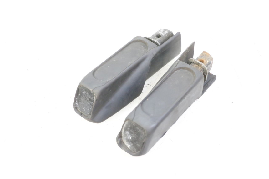 photo de PAIR OF REAR FOOTRESTS HONDA FES S-WING SWING ABS 125 (2007 - 2015) - Zoom on usage condition