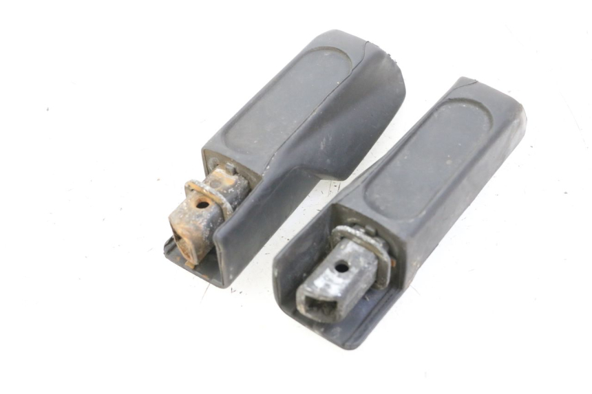 photo de PAIR OF REAR FOOTRESTS HONDA FES S-WING SWING ABS 125 (2007 - 2015) - Alternative perspective