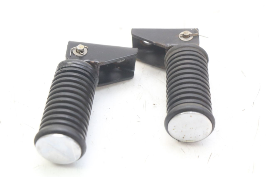 photo de PAIR OF REAR FOOTRESTS KEEWAY HURRICANE 50 (2006 - 2019) - Zoom on usage condition