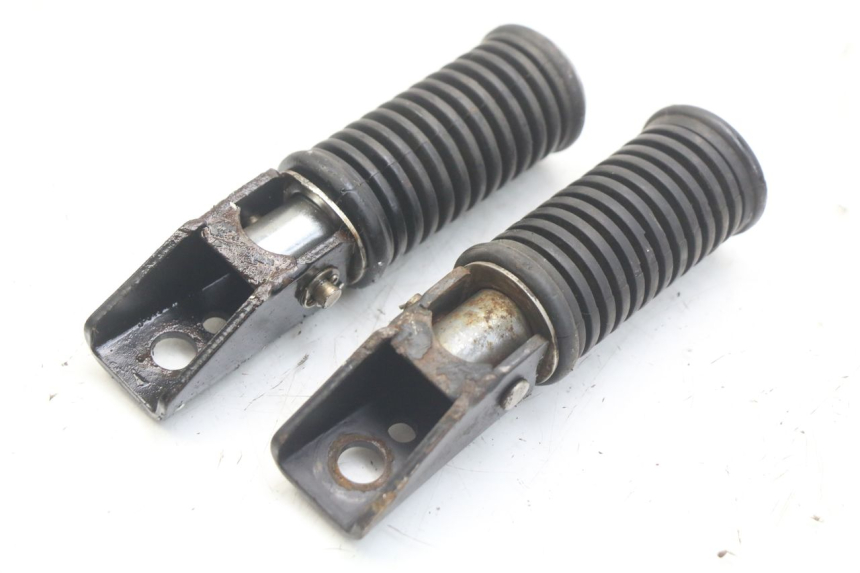 photo de PAIR OF REAR FOOTRESTS KEEWAY HURRICANE 50 (2006 - 2019) - Alternative perspective