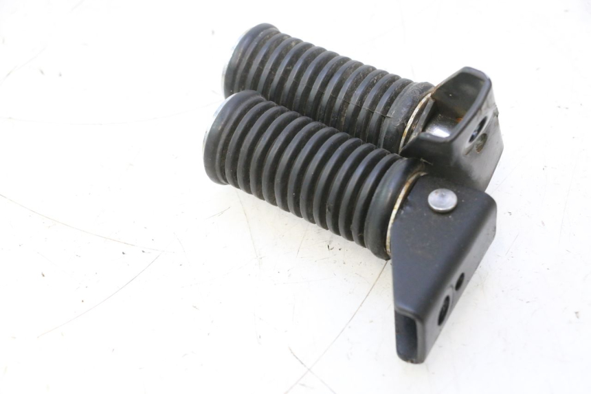 photo de PAIR OF REAR FOOTRESTS KEEWAY HURRICANE 50 (2006 - 2019) - Zoom on usage condition
