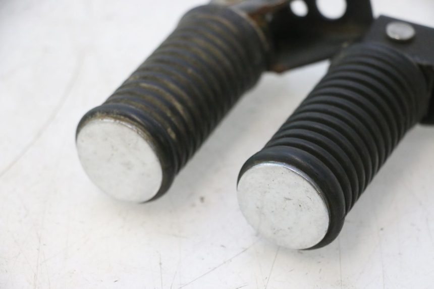 photo de PAIR OF REAR FOOTRESTS KEEWAY HURRICANE 50 (2006 - 2019) - Alternative perspective