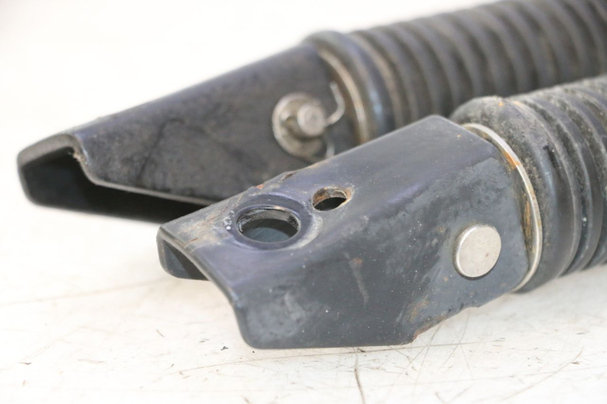 photo de PAIR OF REAR FOOTRESTS KEEWAY HURRICANE 50 (2006 - 2019) - Product overview