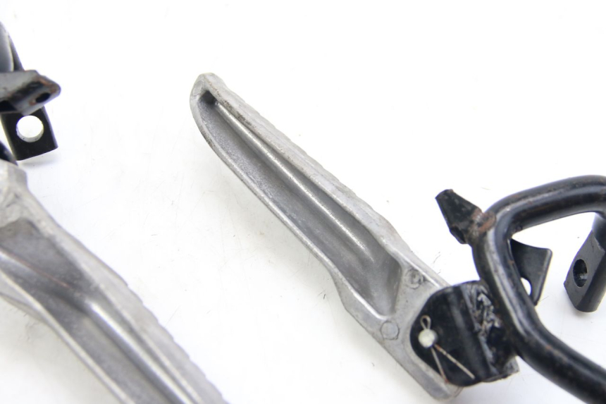 photo de PAIR OF REAR FOOTRESTS REVATTO IMPERATOR 125 (2007 - 2015) - Alternative perspective