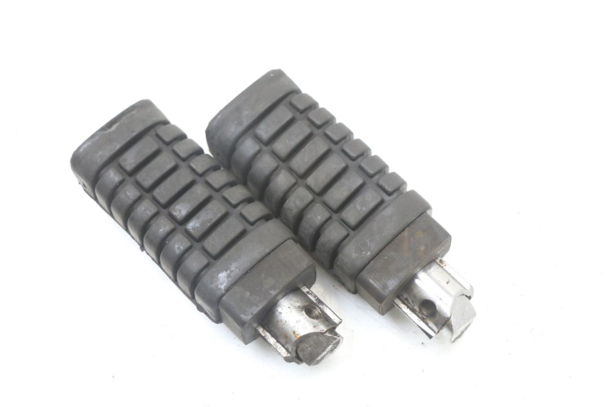 photo de PAIR REAR FOOTRESTS JINLUN JL HIGHLANDER 125 (2007 - 2015) - Zoom on usage condition