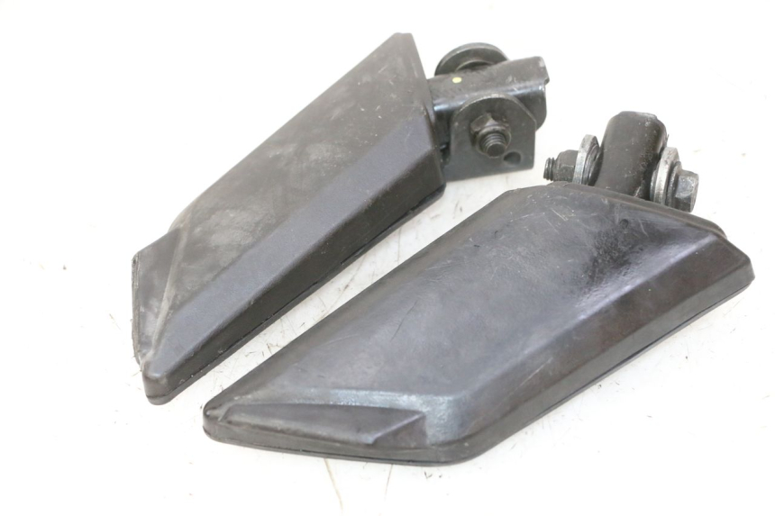 photo de PAIR OF REAR FOOTRESTS PEUGEOT KISBEE 2T 50 (2010 - 2017) - Alternative perspective