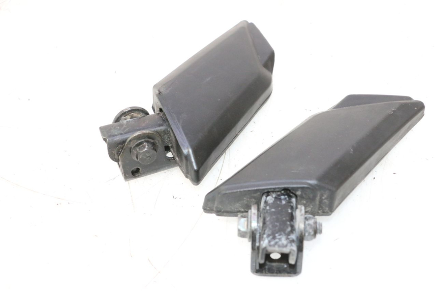photo de PAIR OF REAR FOOTRESTS PEUGEOT KISBEE 2T 50 (2010 - 2017) - Component detail