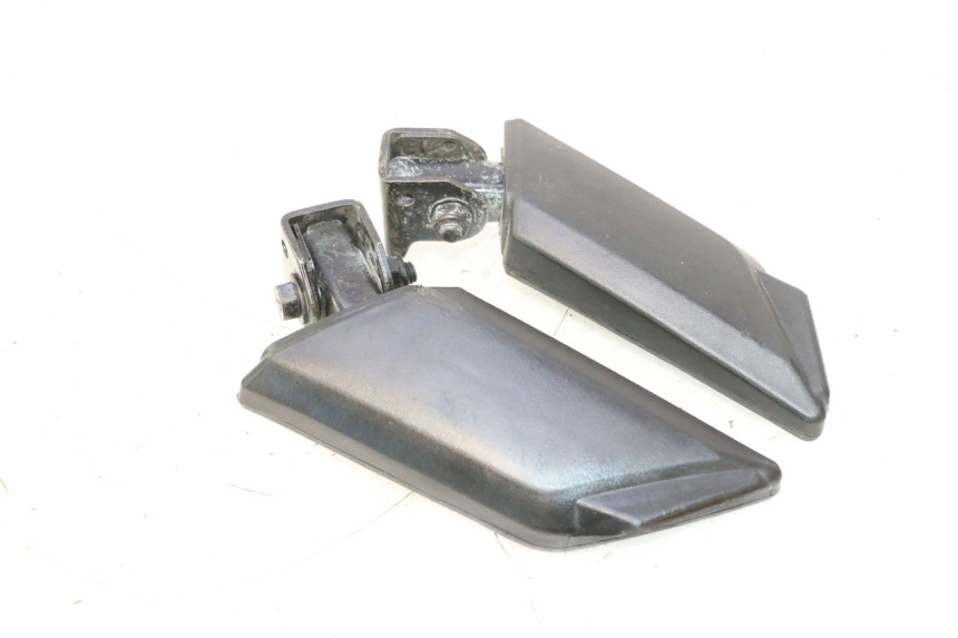 photo de PAIR OF REAR FOOTRESTS PEUGEOT KISBEE 2T 50 (2010 - 2017) - Technical close-up