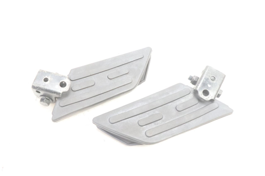 photo de PAIR OF REAR FOOTRESTS PEUGEOT KISBEE 2T 50 (2010 - 2017) - Component detail