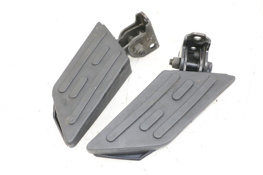 photo de PAIR OF REAR FOOTRESTS PEUGEOT KISBEE 4T 50 (2010 - 2017) - Component detail