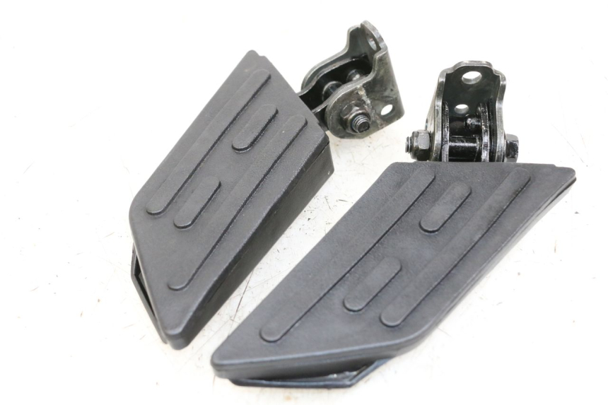 photo de PAIR OF REAR FOOTRESTS PEUGEOT KISBEE 4T 50 (2018 - 2022) - Main view