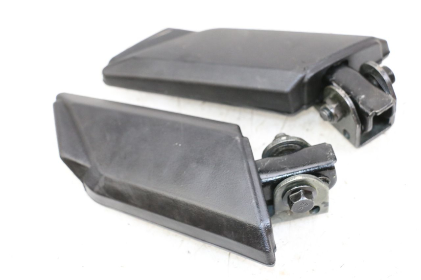 photo de PAIR OF REAR FOOTRESTS PEUGEOT KISBEE 4T 50 (2018 - 2022) - Component detail