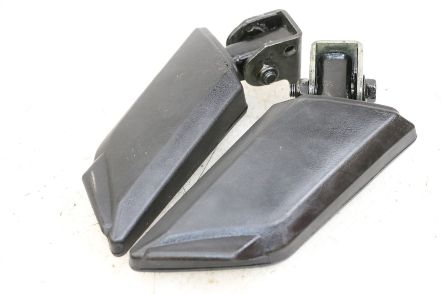 photo de PAIR OF REAR FOOTRESTS PEUGEOT KISBEE 4T 50 (2018 - 2022) - Alternative perspective