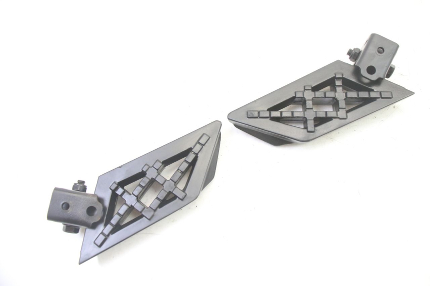 photo de PAIR OF REAR FOOTRESTS PEUGEOT KISBEE 4T 50 (2018 - 2022) - Main view