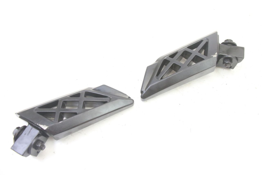 photo de PAIR OF REAR FOOTRESTS PEUGEOT KISBEE 4T 50 (2018 - 2022) - Technical close-up