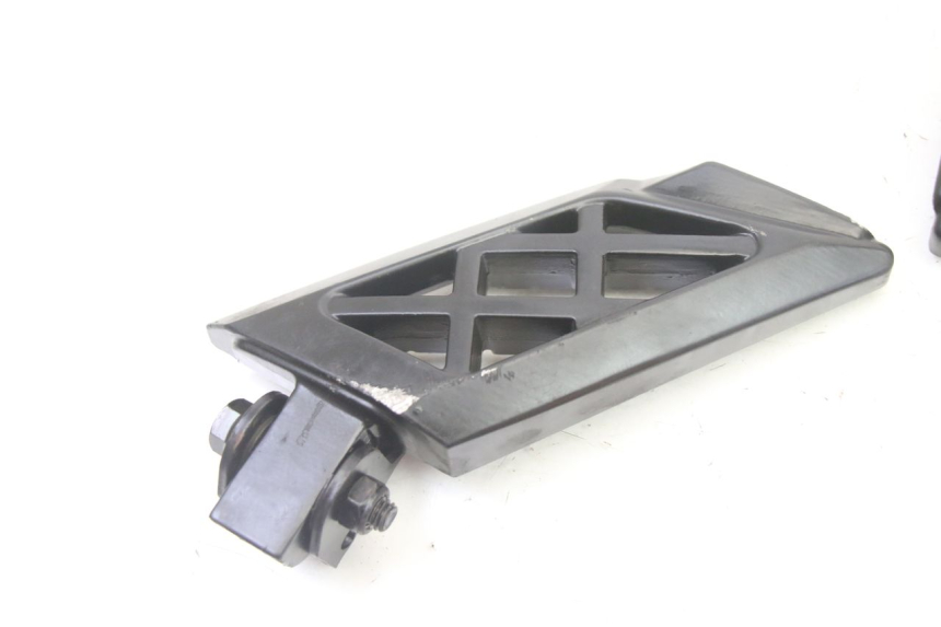 photo de PAIR OF REAR FOOTRESTS PEUGEOT KISBEE 4T 50 (2018 - 2022) - Product overview