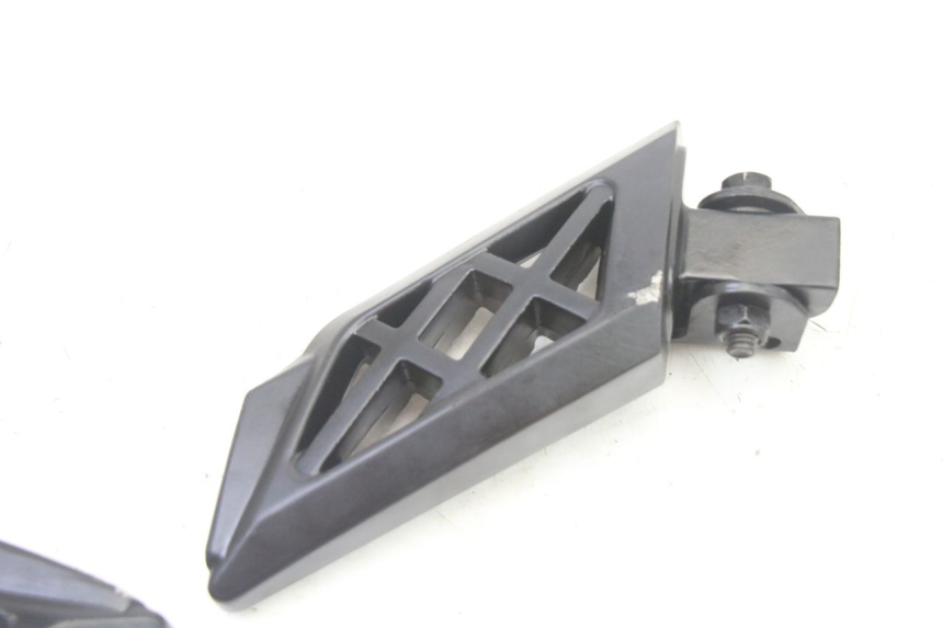 photo de PAIR OF REAR FOOTRESTS PEUGEOT KISBEE 4T 50 (2018 - 2022) - Fixing points details