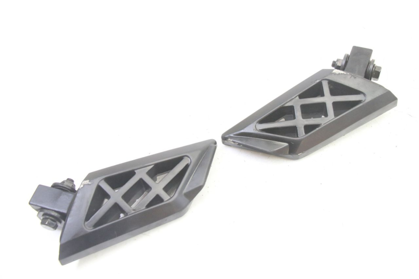 photo de PAIR OF REAR FOOTRESTS PEUGEOT KISBEE 4T 50 (2018 - 2022) - Surface and material condition