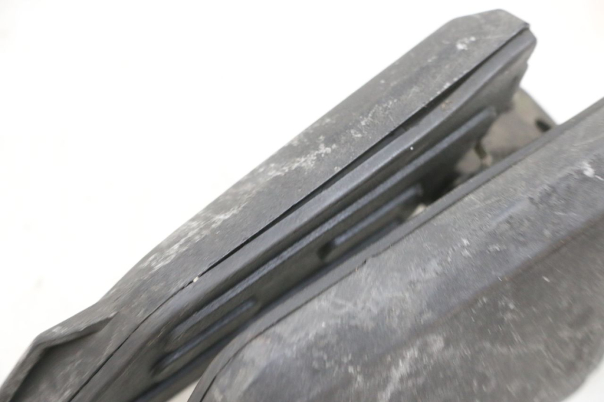 photo de PAIR OF REAR FOOTRESTS PEUGEOT KISBEE 4T 50 (2010 - 2017) - Zoom on usage condition