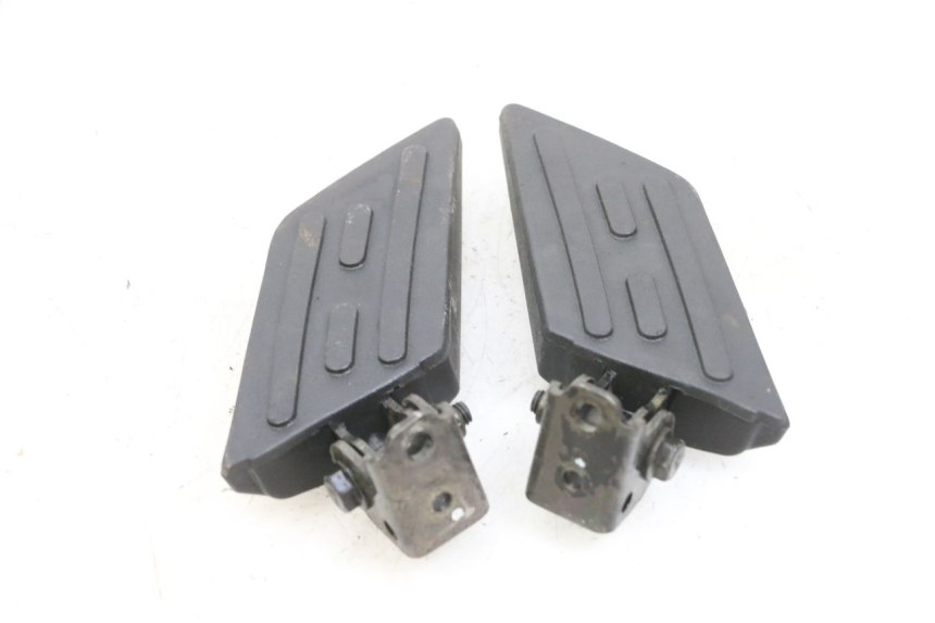 photo de PAIR OF REAR FOOTRESTS PEUGEOT KISBEE 4T 50 (2010 - 2017) - Fixing points details