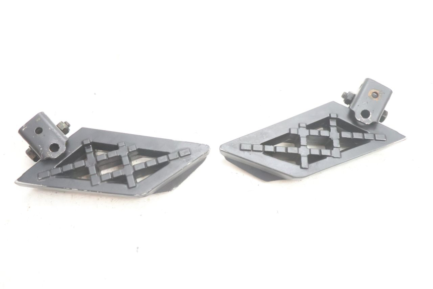 photo de PAIR OF REAR FOOTRESTS PEUGEOT KISBEE 4T 50 (2018 - 2022) - Main view