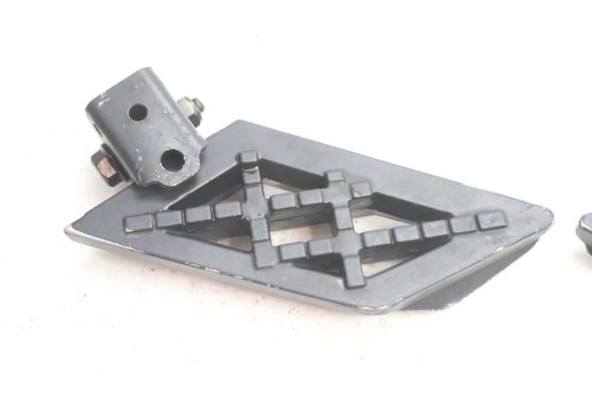 photo de PAIR OF REAR FOOTRESTS PEUGEOT KISBEE 4T 50 (2018 - 2022) - Component detail