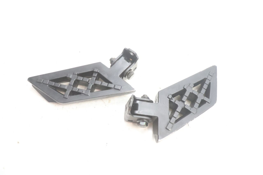 photo de PAIR OF REAR FOOTRESTS PEUGEOT KISBEE 4T 50 (2018 - 2022) - Additional view of the item