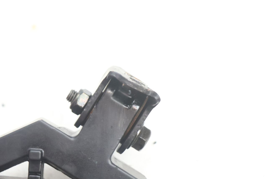 photo de PAIR OF REAR FOOTRESTS PEUGEOT KISBEE 4T 50 (2018 - 2022) - Distinctive features
