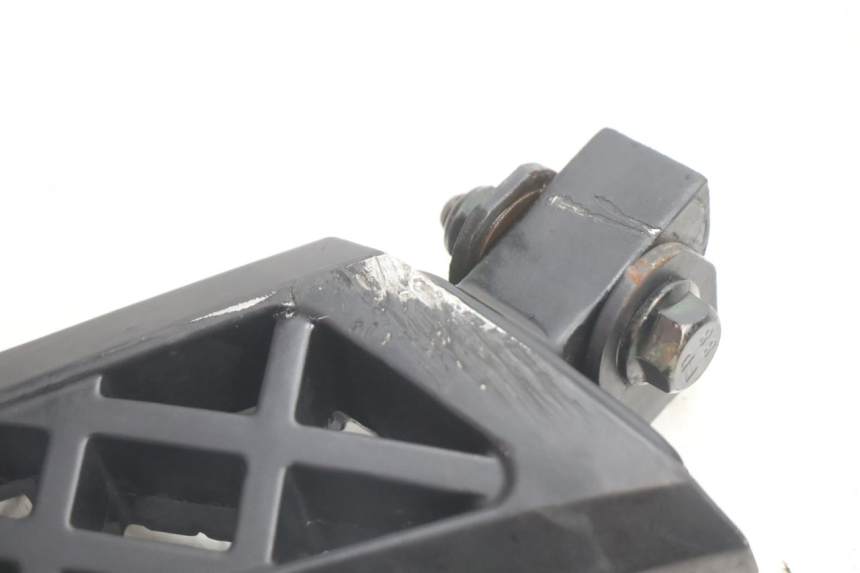 photo de PAIR OF REAR FOOTRESTS PEUGEOT KISBEE 4T 50 (2018 - 2022) - Alternative angle