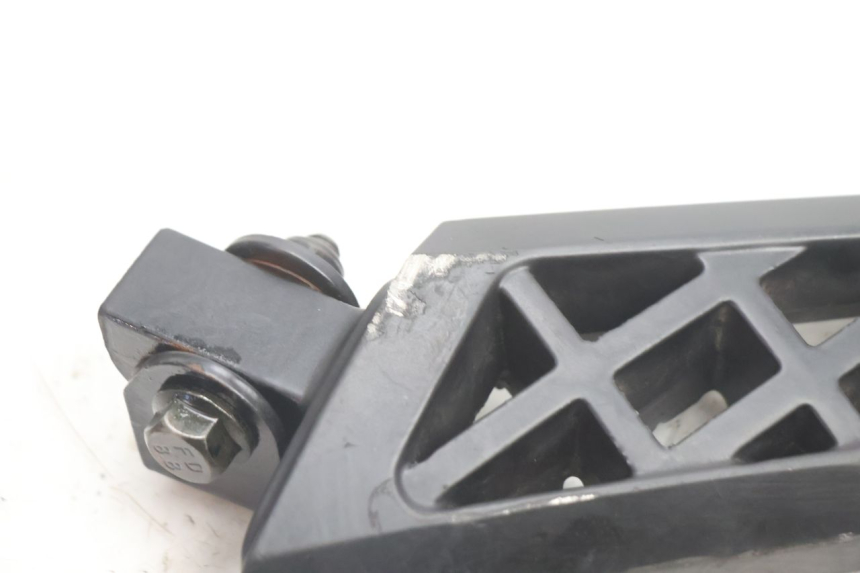 photo de PAIR OF REAR FOOTRESTS PEUGEOT KISBEE 4T 50 (2018 - 2022) - Spare part profile view