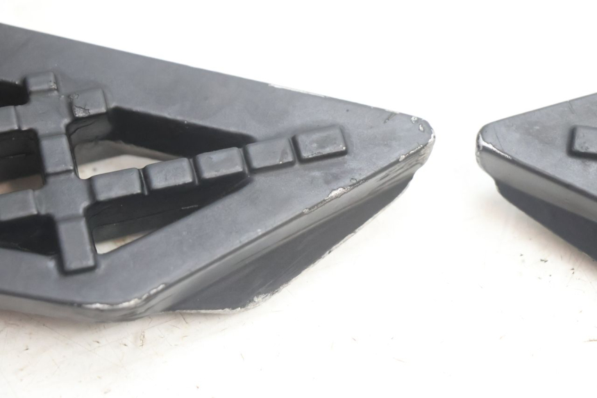 photo de PAIR OF REAR FOOTRESTS PEUGEOT KISBEE 4T 50 (2018 - 2022) - Technical close-up