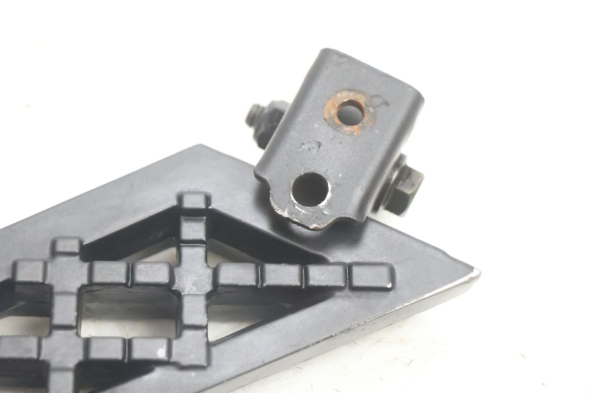 photo de PAIR OF REAR FOOTRESTS PEUGEOT KISBEE 4T 50 (2018 - 2022) - Fixing points details