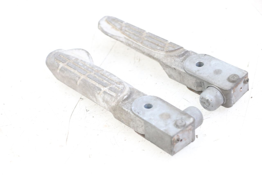 photo de PAIR OF REAR FOOTRESTS KYMCO LIKE 125 (2009 - 2016) - Alternative perspective