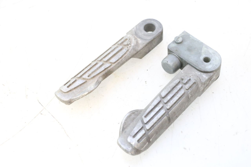photo de PAIR OF REAR FOOTRESTS KYMCO LIKE 125 (2009 - 2016) - Component detail