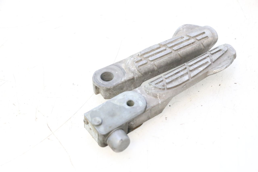 photo de PAIR OF REAR FOOTRESTS KYMCO LIKE 125 (2009 - 2016) - Alternative perspective