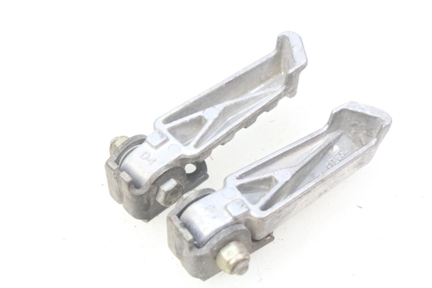photo de PAIR OF REAR FOOTRESTS PEUGEOT LUDIX 50 (2005 - 2007) - Zoom on usage condition