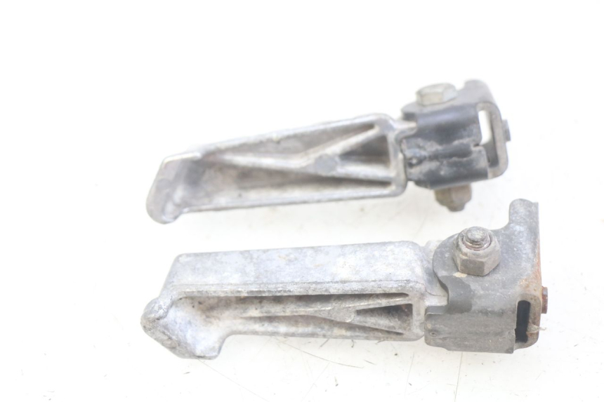 photo de PAIR OF REAR FOOTRESTS PEUGEOT LUDIX 50 (2005 - 2007) - Alternative perspective