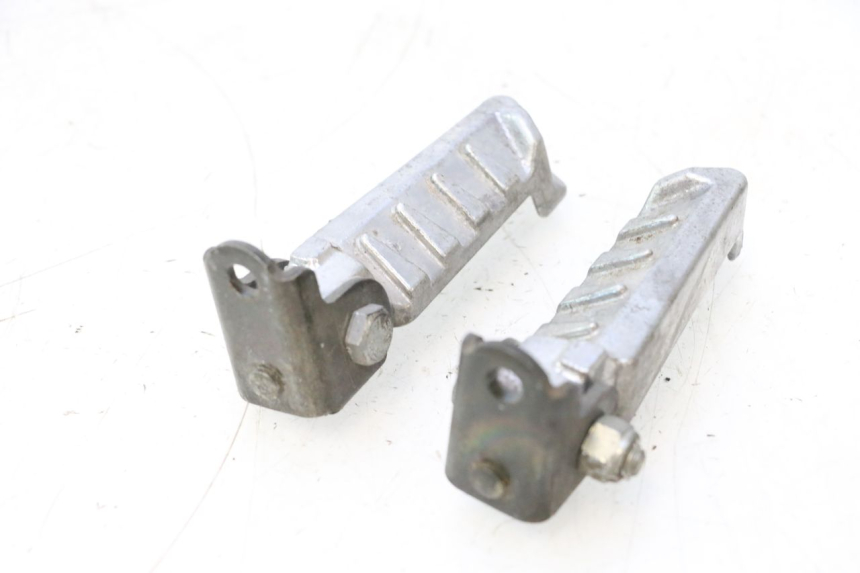 photo de PAIR OF REAR FOOTRESTS PEUGEOT LUDIX 50 (2008 - 2017) - Alternative perspective