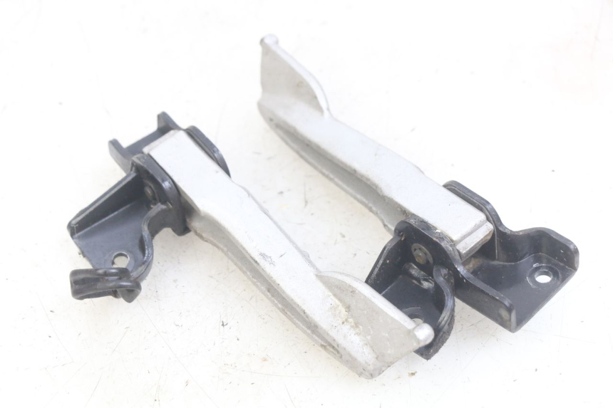 photo de PAIR OF REAR FOOTRESTS SYM MIO 50 (2011 - 2017) - Component detail