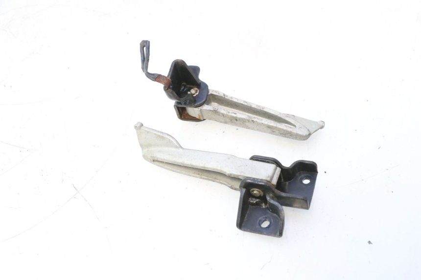 photo de PAIR REAR FOOTRESTS SYM MIO 50 (2005 - 2010) - Technical close-up