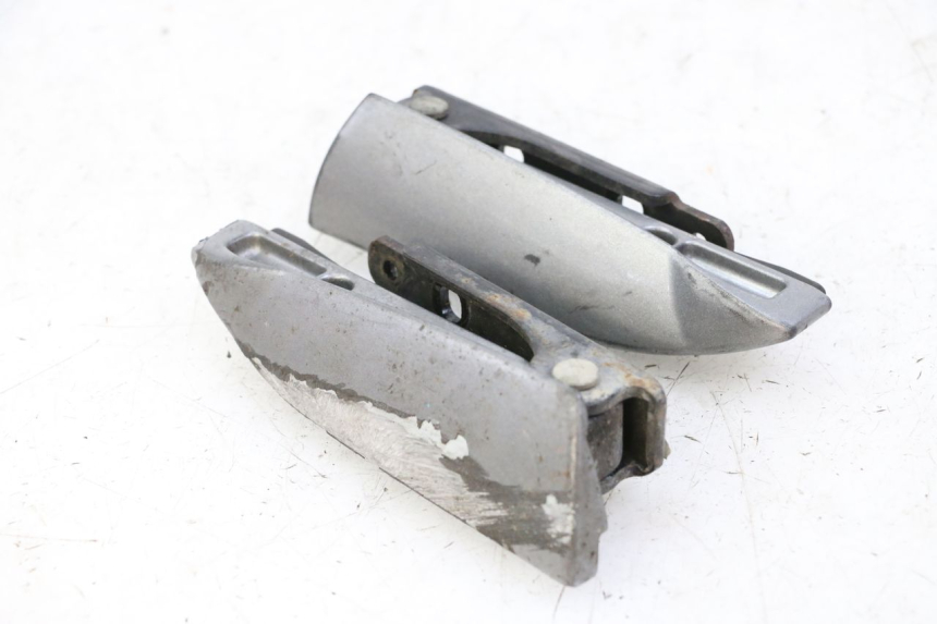 photo de PAIR REAR FOOTRESTS PIAGGIO MP3 500 (2014 - 2017) - Alternative perspective