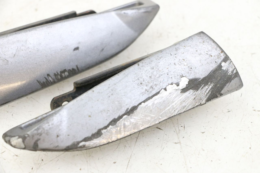 photo de PAIR REAR FOOTRESTS PIAGGIO MP3 500 (2014 - 2017) - Fixing points details