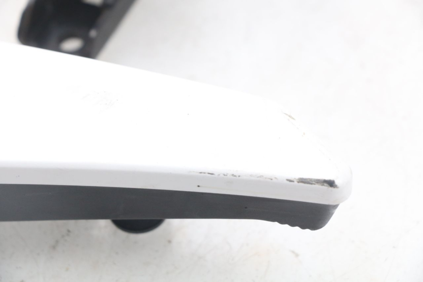 photo de PAIR REAR FOOTRESTS MBK MW TRYPTIK 125 (2017 - 2022) - Zoom on usage condition