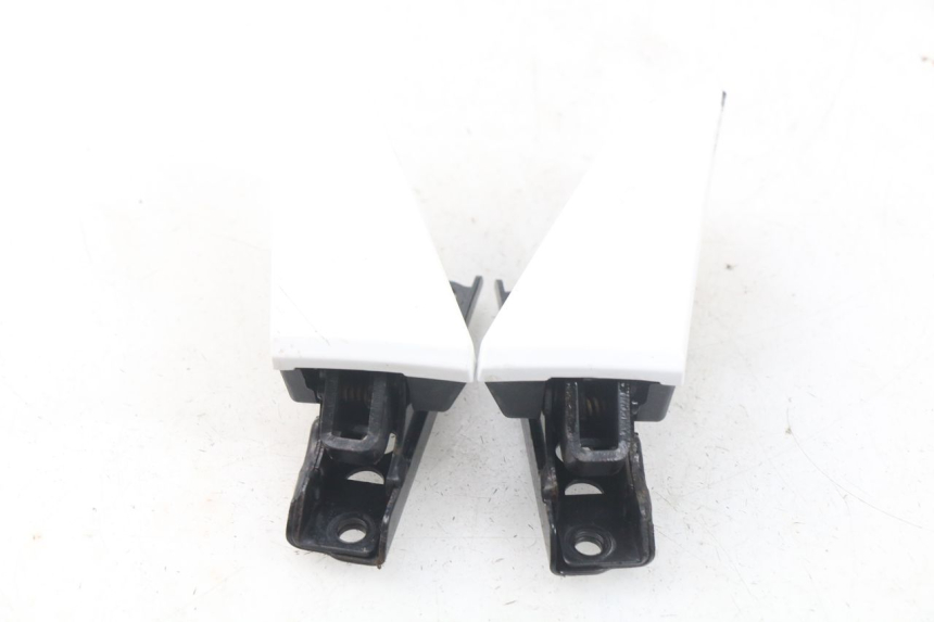 photo de PAIR REAR FOOTRESTS MBK MW TRYPTIK 125 (2017 - 2022) - Alternative perspective