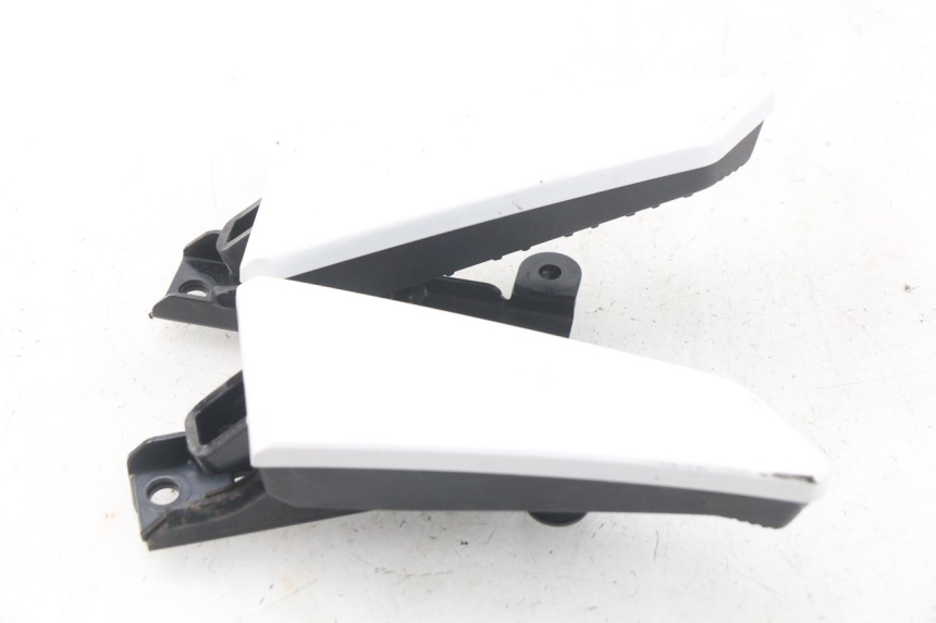 photo de PAIR REAR FOOTRESTS MBK MW TRYPTIK 125 (2017 - 2022) - Fixing points details